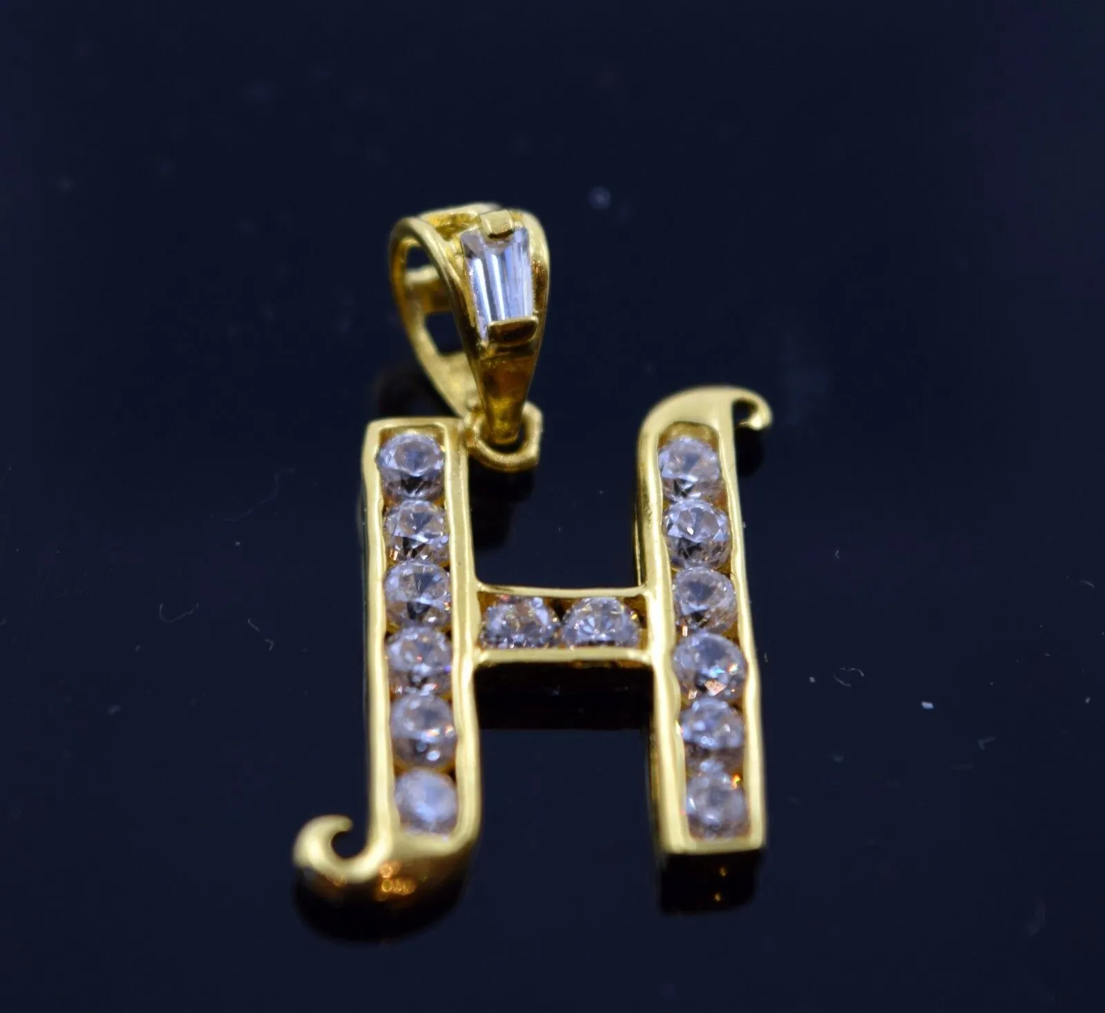 22k Jewelry Solid Gold Letter Shape Pendent H letter with Stone ph5