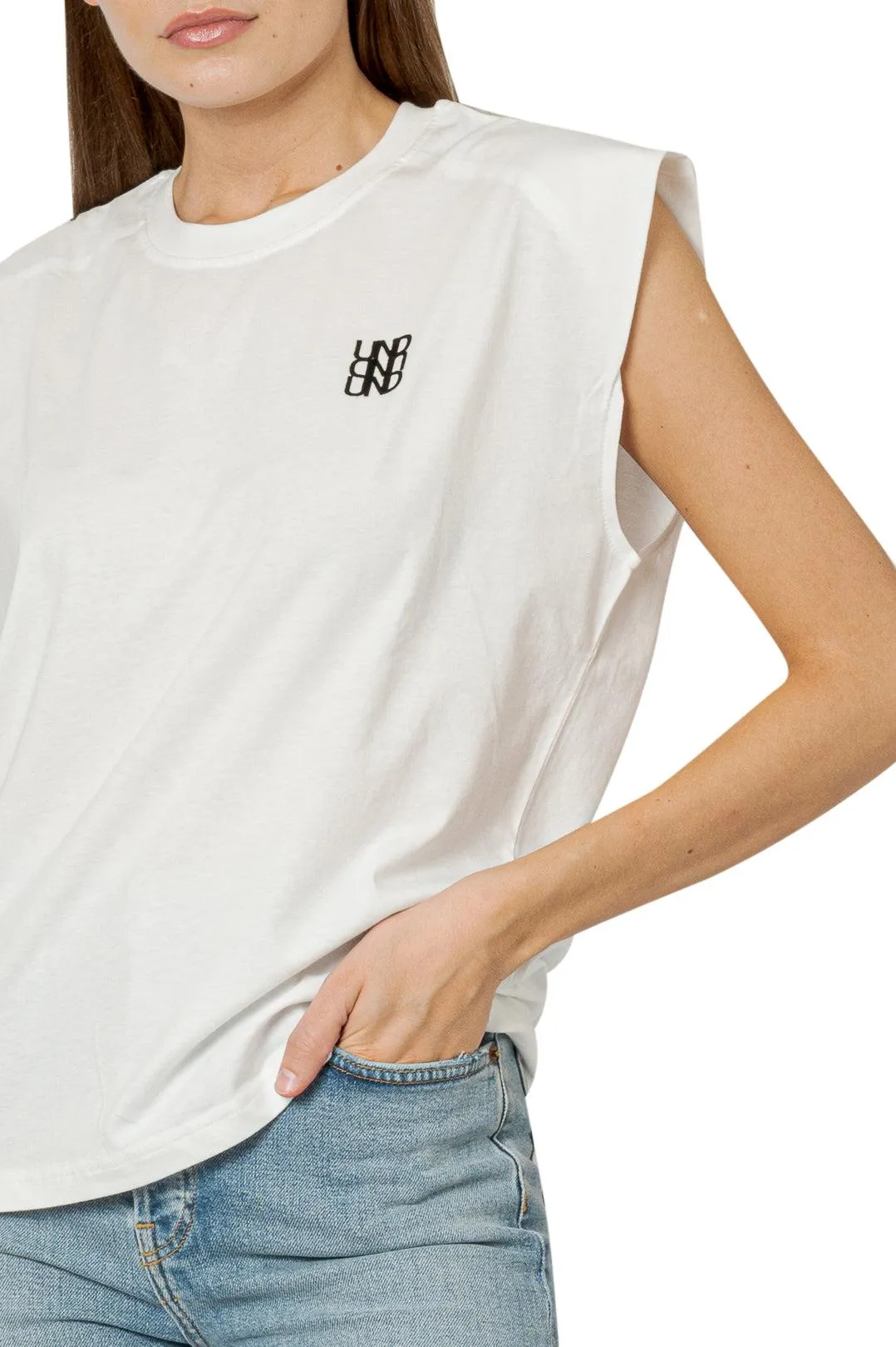 Sleeveless t-shirt with logo